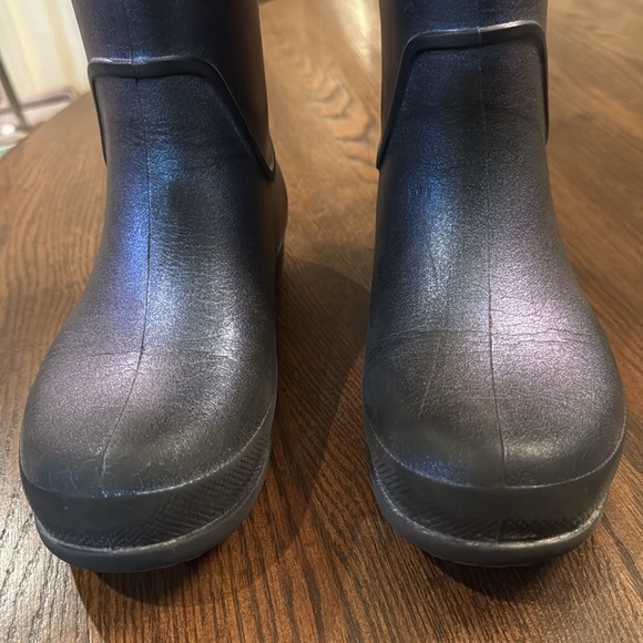 Crocs Girls Iridescent Metallic Rain Boots! Girls Size 4 - Picture 6 of 6